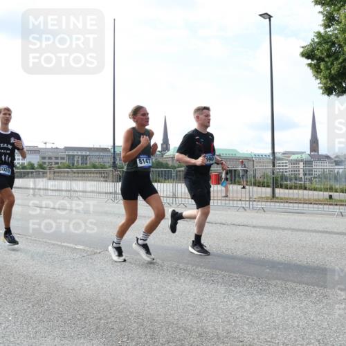 29.06.2025 - hella hamburg halbmarathon Lena Gebhardt http://msf.ph/oto/8367031 29.06.2025 10:14:35 Lombardsbrücke 3020, 8147, 990, 1071, 1406, 1728, 2046, 2494, 2601, 2690, 2990, 3020, 3025, 3154, 3454, 3691, 3756, 3834, 3939, 4032, 5191, 5608, 5670, 5981, 6028, 6083, 6089, 6366, 6935, 7195, 7209, 7442, 7802, 7840, 7991, 8001, 8055, 8057, 8147, 8409, 8755, 8892, 9173, 9556, 9663, 9709, 9845, 10224, 10391, 10610, 10963, 12467, 12938, 13237, 13285, 14488, 16126 meine-sportfotos.de