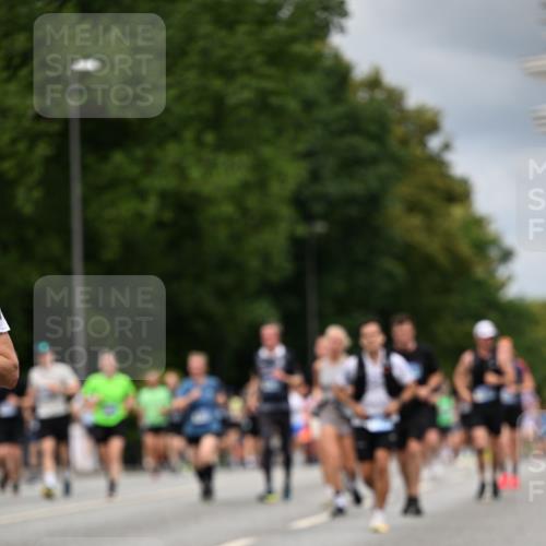 29.06.2025 - hella hamburg halbmarathon Dr. Thomas Lammeyer http://msf.ph/oto/8367046 29.06.2025 10:41:51 Kennedybrücke 1337, 1339, 1475, 1799, 1819, 2016, 2031, 2104, 2272, 2480, 2853, 4347, 4442, 4618, 4762, 5522, 5523, 5640, 5940, 6243, 6821, 6955, 7085, 7124, 7321, 7544, 8499, 8758, 8811, 8843, 8985, 9288, 9894, 10159, 10506, 10836, 10919 meine-sportfotos.de