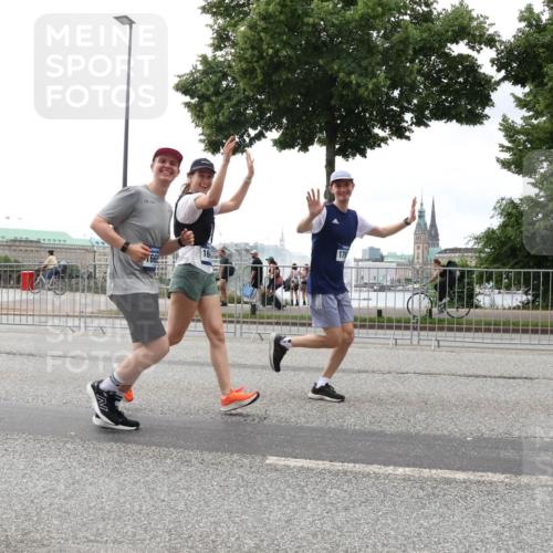 29.06.2025 - hella hamburg halbmarathon Lena Gebhardt http://msf.ph/oto/8367049 29.06.2025 10:48:37 Lombardsbrücke 179, 16, 1142, 1157, 1167, 1584, 1645, 2037, 2195, 2418, 2437, 2438, 2475, 2627, 2650, 2716, 2756, 2792, 2909, 2958, 3215, 3224, 3320, 3504, 3661, 3679, 3933, 4588, 5010, 5585, 5781, 5952, 6143, 6437, 7062, 7203, 7532, 7947, 7948, 8461, 8521, 8719, 8760, 8948, 9552, 9775, 9787, 9921, 10059, 10145, 10204, 10366, 10524, 10654, 10656, 11364, 11365, 11742, 13814, 13845, 15715, 16498, 16499, 16701 meine-sportfotos.de