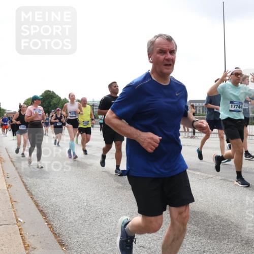 29.06.2025 - hella hamburg halbmarathon Lena Gebhardt http://msf.ph/oto/8367062 29.06.2025 10:39:31 Lombardsbrücke 3353, 14201, 7524, 3275, 8203, 17744, 533, 134, 1760, 1856, 1883, 2092, 2571, 2574, 2578, 2843, 2893, 2976, 2998, 3046, 3275, 3353, 3727, 4298, 4410, 4523, 4603, 4609, 4659, 4752, 4855, 4882, 5045, 5701, 6112, 6321, 6342, 6343, 6427, 6428, 6611, 6719, 6726, 6739, 6748, 7053, 7125, 7199, 7341, 7429, 7501, 7506, 7524, 7589, 7684, 7815, 8203, 8243, 8457, 8995, 9393, 9420, 9446, 9569, 9698, 9747, 9777, 9974, 9977, 10001, 10315, 10441, 10512, 10516 meine-sportfotos.de