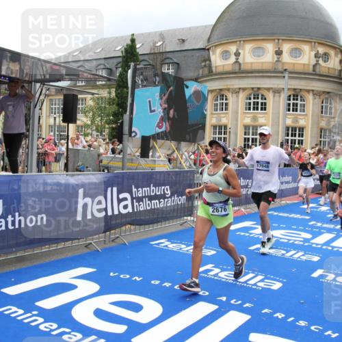 29.06.2025 - hella hamburg halbmarathon Michael Strokosch http://msf.ph/oto/8367069 29.06.2025 10:57:21 Ziel 1877, 2417, 2676, 4940, 5926, 6272, 8585, 9450, 9577, 9934, 10383, 11590, 12014, 12590, 13664, 13750, 15110, 15229, 15664, 16625, 17660, 17779, 17848, 17993, 19184 meine-sportfotos.de