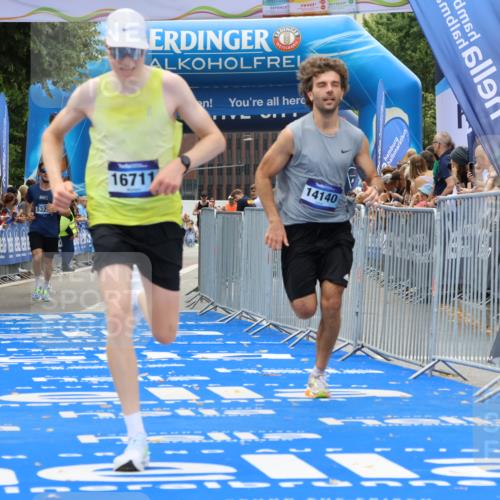 29.06.2025 - hella hamburg halbmarathon Strokosch-Dieckow http://msf.ph/oto/8367129 29.06.2025 10:28:22 Ziel 3075, 5328, 12529, 14140, 16711, 17374 meine-sportfotos.de