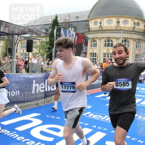 29.06.2025 - hella hamburg halbmarathon Michael Strokosch http://msf.ph/oto/8367157 29.06.2025 10:57:24 Ziel 2417, 2676, 5926, 6272, 8585, 9450, 9727, 9934, 10383, 12014, 12590, 13664, 15229, 16625, 16830, 17160, 17779, 17848 meine-sportfotos.de