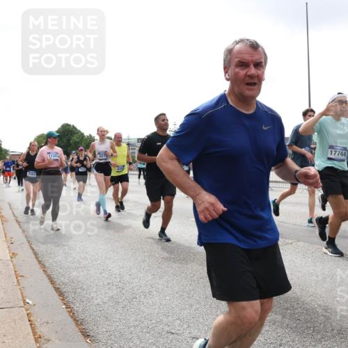 29.06.2025 - hella hamburg halbmarathon Lena Gebhardt http://msf.ph/oto/8367176 29.06.2025 10:39:31 Lombardsbrücke 3353, 11201, 7524, 3275, 17744, 1760, 1856, 1883, 2092, 2571, 2574, 2578, 2843, 2893, 2976, 2998, 3046, 3275, 3353, 3727, 4298, 4410, 4523, 4603, 4609, 4659, 4752, 4855, 4882, 5045, 5701, 6112, 6321, 6342, 6343, 6427, 6428, 6611, 6719, 6726, 6739, 6748, 7053, 7125, 7199, 7341, 7429, 7501, 7506, 7524, 7589, 7684, 7815, 8203, 8243, 8457, 8995, 9393, 9420, 9446, 9569, 9698, 9747, 9777, 9974, 9977, 10001, 10315, 10441, 10512, 10516 meine-sportfotos.de