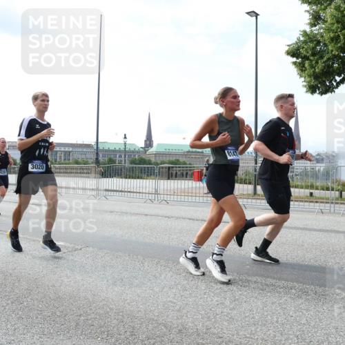 29.06.2025 - hella hamburg halbmarathon Lena Gebhardt http://msf.ph/oto/8367182 29.06.2025 10:14:35 Lombardsbrücke 6281, 3020, 8147, 1071, 1406, 1728, 2046, 2494, 2601, 2690, 2990, 3020, 3025, 3154, 3454, 3691, 3756, 3834, 3939, 4032, 5191, 5608, 5670, 5981, 6028, 6083, 6089, 6366, 6935, 7195, 7209, 7442, 7802, 7840, 7991, 8001, 8055, 8057, 8147, 8409, 8755, 8892, 9173, 9556, 9663, 9709, 9845, 10224, 10391, 10610, 10963, 12467, 12938, 13237, 13285, 14488, 16126 meine-sportfotos.de