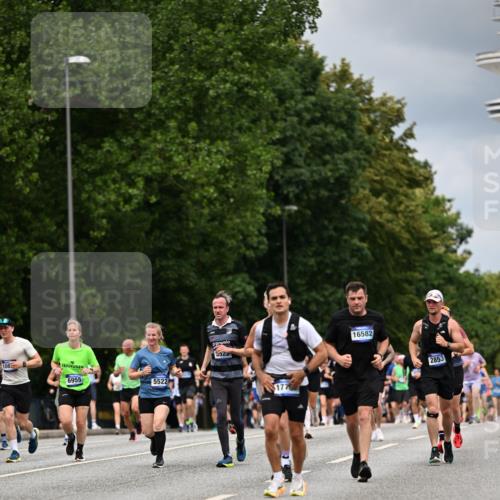 29.06.2025 - hella hamburg halbmarathon Dr. Thomas Lammeyer http://msf.ph/oto/8367199 29.06.2025 10:41:52 Kennedybrücke 1337, 1339, 1475, 1799, 1819, 2016, 2031, 2480, 2853, 4347, 4442, 4618, 4762, 5139, 5522, 5523, 5640, 6243, 6821, 6955, 7085, 7124, 7321, 7544, 8499, 8811, 8843, 8985, 9288, 9894, 10159, 10506, 10836, 10919 meine-sportfotos.de