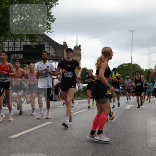 29.06.2025 - hella hamburg halbmarathon Yannick Fuchs http://msf.ph/oto/8367209 29.06.2025 10:53:25 20KM 2348, 2584, 2780, 2957, 2978, 3114, 3279, 3425, 3983, 4088, 4592, 4796, 5885, 6087, 6220, 6438, 7031, 7223, 7287, 10488, 10587, 10759, 10896, 10943, 11018, 11757, 11935, 11938, 12206, 12261, 12564, 12633, 12736, 12779, 12862, 13583, 13706, 13761, 14567, 14732, 14902, 14928, 14965, 15232, 15284, 15785, 16227, 16341, 16754, 16910, 16915, 16980, 17176, 17304, 17503, 17630, 18467, 18485, 18716, 18855, 19015, 19160 meine-sportfotos.de
