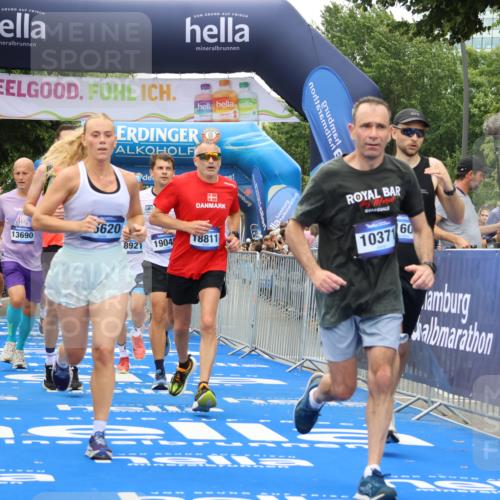 29.06.2025 - hella hamburg halbmarathon Strokosch-Dieckow http://msf.ph/oto/8367222 29.06.2025 10:50:13 Ziel 1119, 1507, 3296, 3562, 4933, 7176, 7930, 7932, 8313, 8921, 10371, 11607, 12203, 12235, 12949, 13282, 13609, 13690, 14034, 14257, 15620, 16000, 16242, 18228, 18499, 18657, 18658, 18811, 19040 meine-sportfotos.de