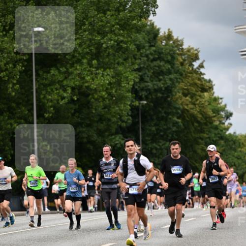 29.06.2025 - hella hamburg halbmarathon Dr. Thomas Lammeyer http://msf.ph/oto/8367226 29.06.2025 10:41:52 Kennedybrücke 1337, 1339, 1475, 1799, 1819, 2016, 2031, 2480, 2853, 4347, 4442, 4618, 4762, 5139, 5522, 5523, 5640, 6243, 6821, 6955, 7085, 7124, 7321, 7544, 8499, 8811, 8843, 8985, 9288, 9894, 10159, 10506, 10836, 10919 meine-sportfotos.de