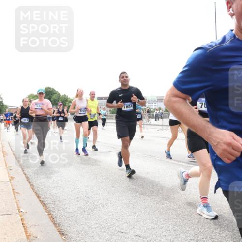29.06.2025 - hella hamburg halbmarathon Lena Gebhardt http://msf.ph/oto/8367236 29.06.2025 10:39:31 Lombardsbrücke 3353, 1126, 7524, 3275, 8203, 7684, 75, 1760, 1856, 1883, 2092, 2571, 2574, 2578, 2843, 2893, 2976, 2998, 3046, 3275, 3353, 3727, 4298, 4410, 4523, 4603, 4609, 4659, 4752, 4855, 4882, 5045, 5701, 6112, 6321, 6342, 6343, 6427, 6428, 6611, 6719, 6726, 6739, 6748, 7053, 7125, 7199, 7341, 7429, 7501, 7506, 7524, 7589, 7684, 7815, 8203, 8243, 8457, 8995, 9393, 9420, 9446, 9569, 9698, 9747, 9777, 9974, 9977, 10001, 10315, 10441, 10512, 10516 meine-sportfotos.de