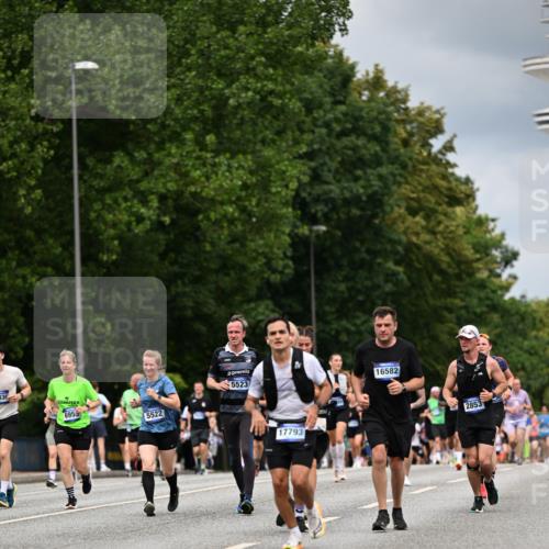 29.06.2025 - hella hamburg halbmarathon Dr. Thomas Lammeyer http://msf.ph/oto/8367240 29.06.2025 10:41:52 Kennedybrücke 1337, 1339, 1475, 1799, 1819, 2016, 2031, 2480, 2853, 4347, 4442, 4618, 4762, 5139, 5522, 5523, 5640, 6243, 6821, 6955, 7085, 7124, 7321, 7544, 8499, 8811, 8843, 8985, 9288, 9894, 10159, 10506, 10836, 10919 meine-sportfotos.de
