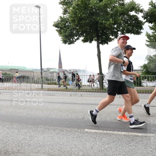 29.06.2025 - hella hamburg halbmarathon Lena Gebhardt http://msf.ph/oto/8367266 29.06.2025 10:48:38 Lombardsbrücke 7532, 1142, 1157, 1167, 1584, 1645, 2037, 2195, 2418, 2437, 2438, 2475, 2627, 2716, 2756, 2792, 2909, 2958, 3215, 3224, 3320, 3504, 3661, 3679, 3933, 4588, 5010, 5585, 5781, 5952, 6143, 6437, 7062, 7203, 7532, 7947, 7948, 8461, 8719, 8760, 8948, 9552, 9775, 9787, 9921, 10059, 10145, 10204, 10366, 10524, 10654, 10656, 11364, 11365, 11742, 13814, 13845, 15715, 16498, 16499, 16701 meine-sportfotos.de
