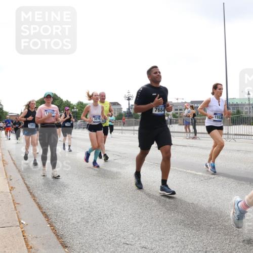 29.06.2025 - hella hamburg halbmarathon Lena Gebhardt http://msf.ph/oto/8367290 29.06.2025 10:39:32 Lombardsbrücke 3353, 11201, 7524, 3275, 7684, 15536, 1760, 1856, 1883, 2092, 2571, 2574, 2578, 2843, 2893, 2976, 2998, 3046, 3275, 3353, 3727, 4298, 4523, 4603, 4609, 4659, 4752, 4855, 4882, 5045, 5701, 6112, 6321, 6342, 6343, 6427, 6428, 6611, 6719, 6726, 6739, 6748, 7053, 7125, 7199, 7341, 7429, 7501, 7506, 7524, 7589, 7684, 7815, 8203, 8243, 8457, 8995, 9393, 9420, 9446, 9569, 9698, 9747, 9777, 9974, 9977, 10001, 10315, 10441, 10512, 10516 meine-sportfotos.de