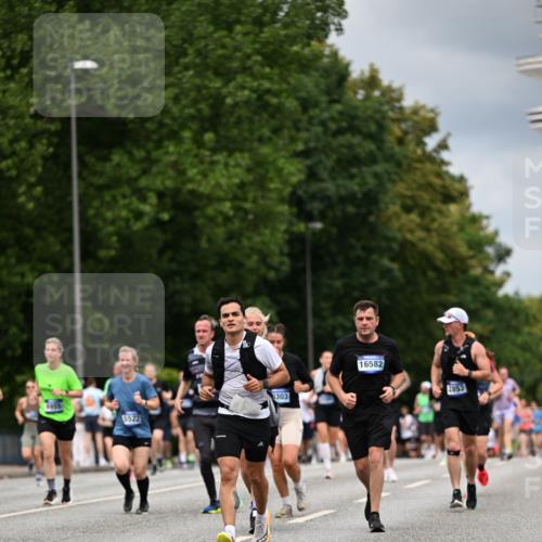 29.06.2025 - hella hamburg halbmarathon Dr. Thomas Lammeyer http://msf.ph/oto/8367297 29.06.2025 10:41:53 Kennedybrücke 1337, 1339, 1475, 1799, 2016, 2031, 2480, 2853, 4442, 4618, 4762, 5139, 5522, 5523, 5640, 6243, 6821, 6955, 7085, 7124, 7321, 7544, 8499, 8811, 8843, 8985, 9288, 9894, 10159, 10506, 10836, 10919 meine-sportfotos.de