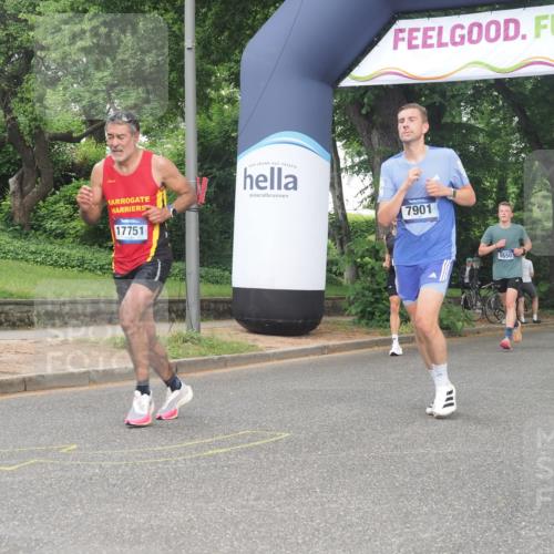 29.06.2025 - hella hamburg halbmarathon KatJ http://msf.ph/oto/8367308 29.06.2025 10:23:11 Zwischen KM18-KM19 7534, 7901, 8312 meine-sportfotos.de
