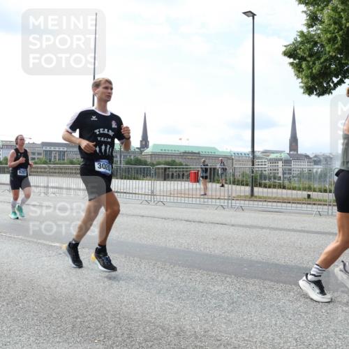 29.06.2025 - hella hamburg halbmarathon Lena Gebhardt http://msf.ph/oto/8367310 29.06.2025 10:14:35 Lombardsbrücke 6287, 3020, 1071, 1406, 1728, 2046, 2494, 2601, 2690, 2990, 3020, 3025, 3154, 3454, 3691, 3756, 3834, 3939, 4032, 5191, 5608, 5670, 5981, 6028, 6083, 6089, 6366, 6935, 7195, 7209, 7442, 7802, 7840, 7991, 8001, 8055, 8057, 8147, 8409, 8755, 8892, 9173, 9556, 9663, 9709, 9845, 10224, 10391, 10610, 10963, 12467, 12938, 13237, 13285, 14488, 16126 meine-sportfotos.de