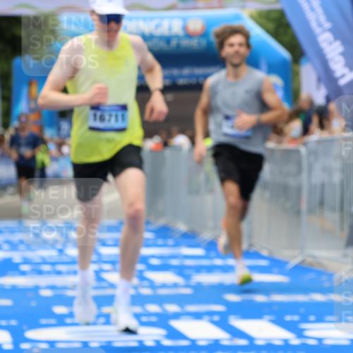 29.06.2025 - hella hamburg halbmarathon Strokosch-Dieckow http://msf.ph/oto/8367318 29.06.2025 10:28:22 Ziel 3075, 5328, 12529, 14140, 16711, 17374 meine-sportfotos.de
