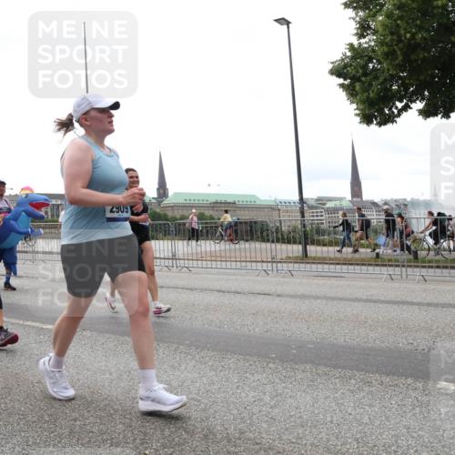29.06.2025 - hella hamburg halbmarathon Lena Gebhardt http://msf.ph/oto/8367326 29.06.2025 10:48:38 Lombardsbrücke 35, 2909, 1142, 1157, 1167, 1584, 1645, 2037, 2195, 2418, 2437, 2438, 2475, 2627, 2716, 2756, 2792, 2909, 2958, 3215, 3224, 3320, 3504, 3661, 3679, 3933, 4588, 5010, 5585, 5781, 5952, 6143, 6437, 7062, 7203, 7532, 7947, 7948, 8461, 8719, 8760, 8948, 9552, 9775, 9787, 9921, 10059, 10145, 10204, 10366, 10524, 10654, 10656, 11364, 11365, 11742, 13814, 13845, 15715, 16498, 16499, 16701 meine-sportfotos.de