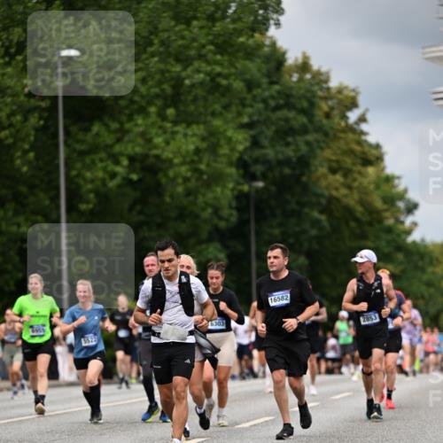 29.06.2025 - hella hamburg halbmarathon Dr. Thomas Lammeyer http://msf.ph/oto/8367350 29.06.2025 10:41:53 Kennedybrücke 1337, 1339, 1475, 1799, 2016, 2031, 2480, 2853, 4442, 4618, 4762, 5139, 5522, 5523, 5640, 6243, 6821, 6955, 7085, 7124, 7321, 7544, 8499, 8811, 8843, 8985, 9288, 9894, 10159, 10506, 10836, 10919 meine-sportfotos.de