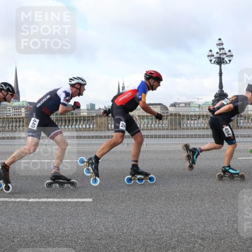 29.06.2025 - hella hamburg halbmarathon Lena Gebhardt http://msf.ph/oto/8367361 29.06.2025 08:49:28 Lombardsbrücke 449, 24, 454 meine-sportfotos.de