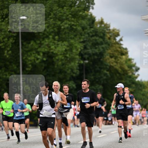 29.06.2025 - hella hamburg halbmarathon Dr. Thomas Lammeyer http://msf.ph/oto/8367365 29.06.2025 10:41:54 Kennedybrücke 1337, 1339, 1475, 1799, 2016, 2031, 2480, 2853, 4442, 4618, 4762, 5139, 5522, 5523, 5640, 6243, 6697, 6955, 7085, 7124, 7321, 7544, 8499, 8811, 8843, 8985, 9288, 9894, 10159, 10506, 10836 meine-sportfotos.de