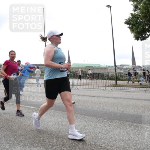 29.06.2025 - hella hamburg halbmarathon Lena Gebhardt http://msf.ph/oto/8367371 29.06.2025 10:48:38 Lombardsbrücke 6935, 9787, 1142, 1157, 1167, 1584, 1645, 2037, 2195, 2418, 2437, 2438, 2475, 2627, 2716, 2756, 2792, 2909, 2958, 3215, 3224, 3320, 3504, 3661, 3679, 3933, 4588, 5010, 5585, 5781, 5952, 6143, 6437, 7062, 7203, 7532, 7947, 7948, 8461, 8719, 8760, 8948, 9552, 9775, 9787, 9921, 10059, 10145, 10204, 10366, 10524, 10654, 10656, 11364, 11365, 11742, 13814, 13845, 15715, 16498, 16499, 16701 meine-sportfotos.de