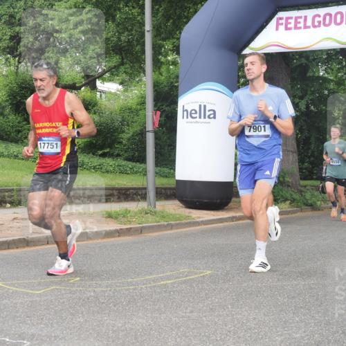 29.06.2025 - hella hamburg halbmarathon KatJ http://msf.ph/oto/8367388 29.06.2025 10:23:11 Zwischen KM18-KM19 7534, 7901, 8312 meine-sportfotos.de