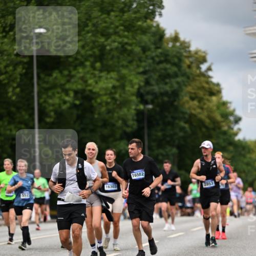 29.06.2025 - hella hamburg halbmarathon Dr. Thomas Lammeyer http://msf.ph/oto/8367408 29.06.2025 10:41:54 Kennedybrücke 1337, 1339, 1475, 1799, 2016, 2031, 2480, 2853, 4442, 4618, 4762, 5139, 5522, 5523, 5640, 6243, 6697, 6955, 7085, 7124, 7321, 7544, 8499, 8811, 8843, 8985, 9288, 9894, 10159, 10506, 10836 meine-sportfotos.de