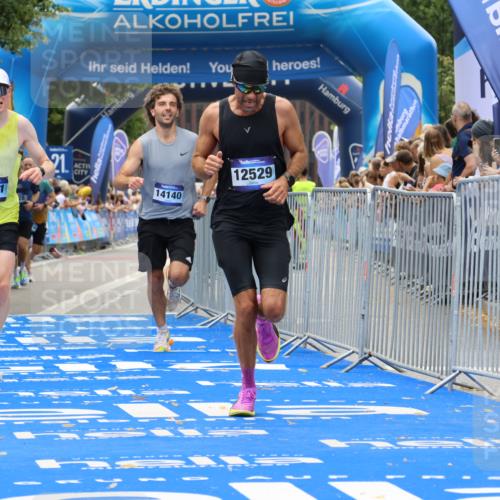 29.06.2025 - hella hamburg halbmarathon Strokosch-Dieckow http://msf.ph/oto/8367412 29.06.2025 10:28:20 Ziel 3075, 5328, 7389, 12529, 14140, 16711 meine-sportfotos.de