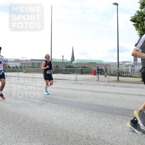 29.06.2025 - hella hamburg halbmarathon Lena Gebhardt http://msf.ph/oto/8367418 29.06.2025 10:14:36 Lombardsbrücke 10, 3154, 6287, 30, 1071, 1406, 1728, 2046, 2494, 2601, 2690, 2990, 3020, 3025, 3154, 3454, 3691, 3756, 3834, 3939, 4032, 5191, 5608, 5670, 5981, 6028, 6083, 6089, 6366, 6935, 7195, 7209, 7442, 7802, 7840, 7991, 8001, 8055, 8057, 8147, 8409, 8755, 8892, 9173, 9556, 9663, 9709, 9845, 10224, 10391, 10610, 10963, 12467, 12938, 13237, 13285, 14488, 16126 meine-sportfotos.de