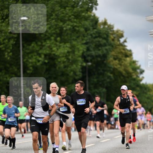 29.06.2025 - hella hamburg halbmarathon Dr. Thomas Lammeyer http://msf.ph/oto/8367422 29.06.2025 10:41:54 Kennedybrücke 1337, 1339, 1475, 1799, 2016, 2031, 2480, 2853, 4442, 4618, 4762, 5139, 5522, 5523, 5640, 6243, 6697, 6955, 7085, 7124, 7321, 7544, 8499, 8811, 8843, 8985, 9288, 9894, 10159, 10506, 10836 meine-sportfotos.de