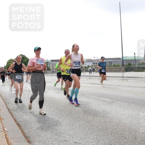 29.06.2025 - hella hamburg halbmarathon Lena Gebhardt http://msf.ph/oto/8367433 29.06.2025 10:39:33 Lombardsbrücke 3353, 11201, 820, 3275, 4855, 1760, 1856, 1883, 2092, 2313, 2571, 2574, 2578, 2843, 2893, 2976, 2998, 3046, 3275, 3353, 3727, 4298, 4523, 4603, 4609, 4659, 4752, 4855, 4882, 5045, 5701, 6321, 6342, 6343, 6427, 6428, 6611, 6719, 6726, 6739, 6748, 7053, 7125, 7199, 7341, 7429, 7501, 7506, 7524, 7589, 7684, 7815, 8203, 8243, 8457, 8995, 9393, 9420, 9446, 9569, 9698, 9747, 9777, 10001, 10315, 10441, 10512, 10516 meine-sportfotos.de