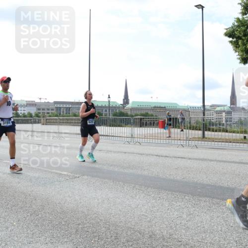 29.06.2025 - hella hamburg halbmarathon Lena Gebhardt http://msf.ph/oto/8367467 29.06.2025 10:14:36 Lombardsbrücke 34, 3154, 6281, 30, 1071, 1406, 1728, 2046, 2494, 2601, 2690, 2990, 3020, 3025, 3154, 3454, 3691, 3756, 3834, 3939, 4032, 5191, 5608, 5670, 5981, 6028, 6083, 6089, 6366, 6935, 7195, 7209, 7442, 7802, 7840, 7991, 8001, 8055, 8057, 8147, 8409, 8755, 8892, 9173, 9556, 9663, 9709, 9845, 10224, 10391, 10610, 10963, 12467, 12938, 13237, 13285, 14488, 16126 meine-sportfotos.de