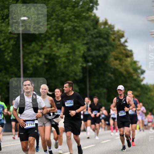 29.06.2025 - hella hamburg halbmarathon Dr. Thomas Lammeyer http://msf.ph/oto/8367471 29.06.2025 10:41:54 Kennedybrücke 1337, 1339, 1475, 1799, 2016, 2031, 2480, 2853, 4442, 4618, 4762, 5139, 5522, 5523, 5640, 6243, 6697, 6955, 7085, 7124, 7321, 7544, 8499, 8811, 8843, 8985, 9288, 9894, 10159, 10506, 10836 meine-sportfotos.de