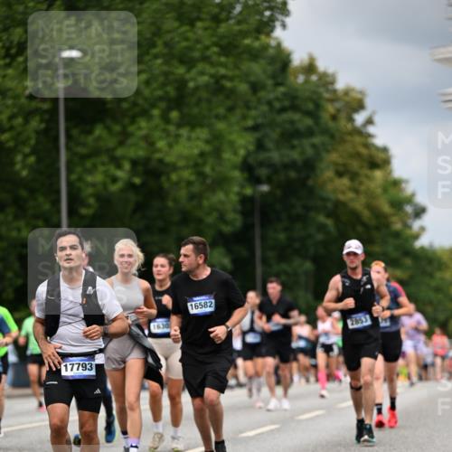 29.06.2025 - hella hamburg halbmarathon Dr. Thomas Lammeyer http://msf.ph/oto/8367483 29.06.2025 10:41:55 Kennedybrücke 1337, 1475, 1799, 1985, 2016, 2031, 2480, 2853, 4442, 4762, 5139, 5522, 5523, 5640, 6697, 6955, 7085, 7124, 7321, 7544, 8499, 8811, 8843, 8985, 9288, 9894, 10159, 10506, 10836 meine-sportfotos.de