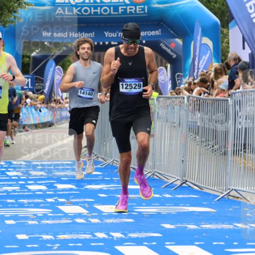 29.06.2025 - hella hamburg halbmarathon Strokosch-Dieckow http://msf.ph/oto/8367496 29.06.2025 10:28:20 Ziel 3075, 5328, 7389, 12529, 14140, 16711 meine-sportfotos.de