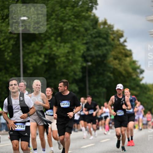 29.06.2025 - hella hamburg halbmarathon Dr. Thomas Lammeyer http://msf.ph/oto/8367510 29.06.2025 10:41:55 Kennedybrücke 1337, 1475, 1799, 1985, 2016, 2031, 2480, 2853, 4442, 4762, 5139, 5522, 5523, 5640, 6697, 6955, 7085, 7124, 7321, 7544, 8499, 8811, 8843, 8985, 9288, 9894, 10159, 10506, 10836 meine-sportfotos.de