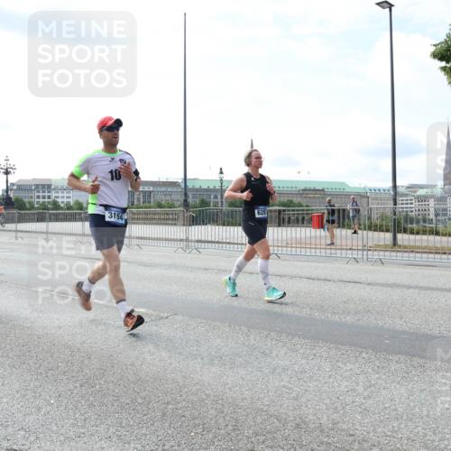 29.06.2025 - hella hamburg halbmarathon Lena Gebhardt http://msf.ph/oto/8367532 29.06.2025 10:14:37 Lombardsbrücke 10, 1061, 3834, 3154, 628, 1071, 1406, 1728, 2046, 2494, 2601, 2690, 2990, 3020, 3025, 3154, 3454, 3691, 3756, 3834, 3939, 4032, 5191, 5608, 5670, 5981, 6028, 6083, 6089, 6366, 6935, 7195, 7209, 7442, 7802, 7840, 7991, 8001, 8055, 8147, 8409, 8755, 8892, 9173, 9556, 9663, 9709, 9845, 10224, 10391, 10610, 10963, 12467, 12938, 13237, 13285, 14488, 16126 meine-sportfotos.de