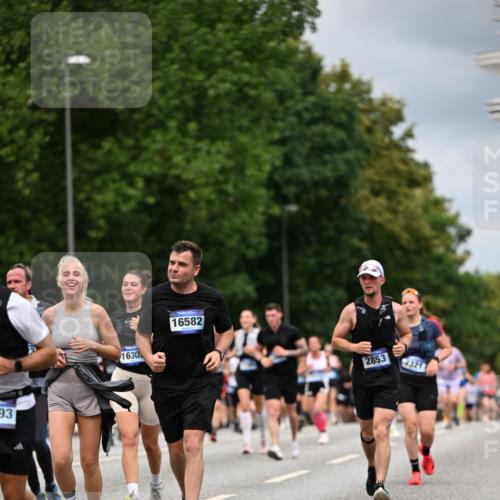29.06.2025 - hella hamburg halbmarathon Dr. Thomas Lammeyer http://msf.ph/oto/8367538 29.06.2025 10:41:55 Kennedybrücke 1337, 1475, 1799, 1985, 2016, 2031, 2480, 2853, 4442, 4762, 5139, 5522, 5523, 5640, 6697, 6955, 7085, 7124, 7321, 7544, 8499, 8811, 8843, 8985, 9288, 9894, 10159, 10506, 10836 meine-sportfotos.de