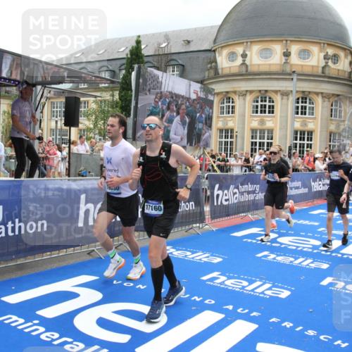 29.06.2025 - hella hamburg halbmarathon Michael Strokosch http://msf.ph/oto/8367565 29.06.2025 10:57:30 Ziel 3435, 5926, 6272, 6281, 6302, 8393, 9727, 12144, 13245, 13394, 15695, 16093, 16830, 17160, 17758, 17828 meine-sportfotos.de