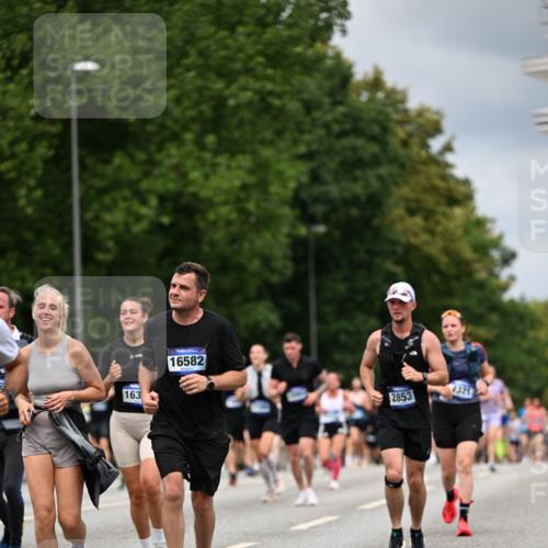 29.06.2025 - hella hamburg halbmarathon Dr. Thomas Lammeyer http://msf.ph/oto/8367577 29.06.2025 10:41:56 Kennedybrücke 1337, 1475, 1799, 1985, 2016, 2031, 2480, 2853, 4442, 4762, 5139, 5522, 5523, 6697, 6955, 7085, 7124, 7321, 7544, 7629, 8499, 8811, 8843, 8985, 9288, 9894, 10025, 10159, 10506, 10836 meine-sportfotos.de