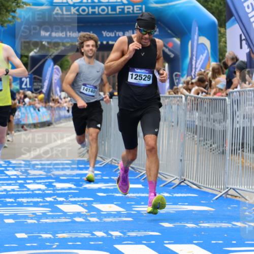 29.06.2025 - hella hamburg halbmarathon Strokosch-Dieckow http://msf.ph/oto/8367658 29.06.2025 10:28:20 Ziel 3075, 5328, 7389, 12529, 14140, 16711 meine-sportfotos.de