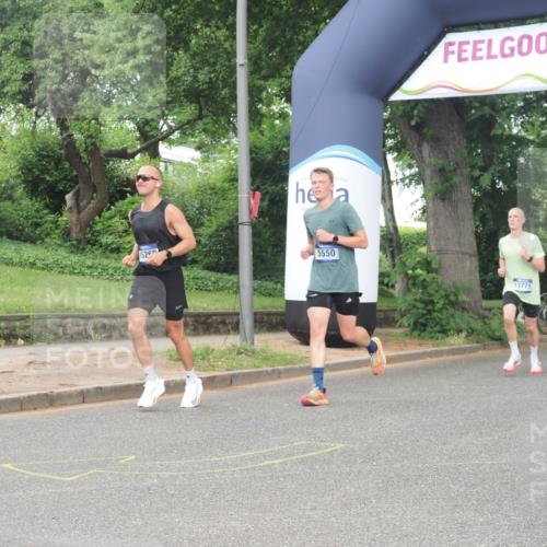 29.06.2025 - hella hamburg halbmarathon KatJ http://msf.ph/oto/8367664 29.06.2025 10:23:13 Zwischen KM18-KM19 5550, 7901 meine-sportfotos.de