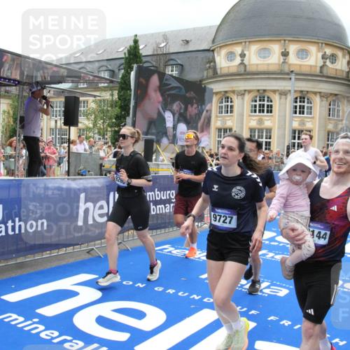 29.06.2025 - hella hamburg halbmarathon Michael Strokosch http://msf.ph/oto/8367671 29.06.2025 10:57:31 Ziel 3435, 5015, 5134, 5728, 6281, 6302, 8393, 9727, 12144, 13245, 13394, 15695, 16093, 16830, 17160, 17758, 17828 meine-sportfotos.de