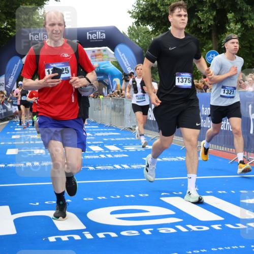 29.06.2025 - hella hamburg halbmarathon Strokosch-Dieckow http://msf.ph/oto/8367679 29.06.2025 10:50:01 Ziel 1216, 1321, 1507, 2020, 2540, 3562, 3692, 3852, 7100, 7657, 8313, 8454, 9031, 9213, 9303, 9491, 9965, 12203, 12271, 12527, 12733, 13225, 13282, 13758, 14257, 16403, 16716, 16732, 16887, 18228, 18657, 18658, 18884, 19112 meine-sportfotos.de