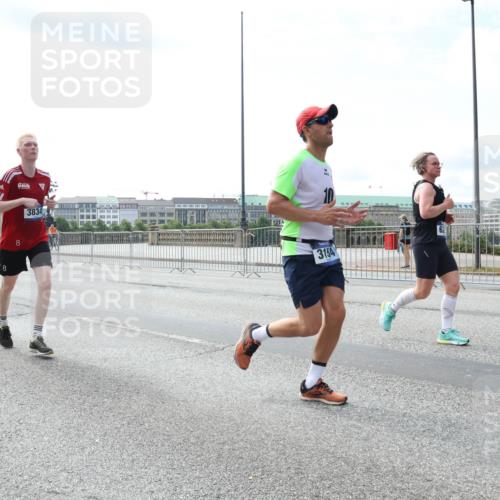 29.06.2025 - hella hamburg halbmarathon Lena Gebhardt http://msf.ph/oto/8367731 29.06.2025 10:14:37 Lombardsbrücke 10610, 8, 8, 3834, 3154, 1071, 1406, 1728, 2046, 2494, 2601, 2690, 2990, 3020, 3025, 3154, 3454, 3691, 3756, 3834, 3939, 4032, 5191, 5608, 5670, 5981, 6028, 6083, 6089, 6366, 6935, 7195, 7209, 7442, 7802, 7840, 7991, 8001, 8055, 8147, 8409, 8755, 8892, 9173, 9556, 9663, 9709, 9845, 10224, 10391, 10610, 10963, 12467, 12938, 13237, 13285, 14488, 16126 meine-sportfotos.de