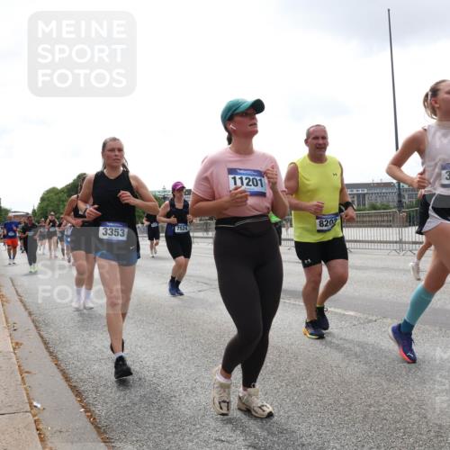 29.06.2025 - hella hamburg halbmarathon Lena Gebhardt http://msf.ph/oto/8367746 29.06.2025 10:39:33 Lombardsbrücke 3353, 7524, 11201, 8203, 3275, 1760, 1856, 1883, 2092, 2313, 2571, 2574, 2578, 2843, 2893, 2976, 2998, 3046, 3275, 3353, 3727, 4298, 4523, 4603, 4609, 4659, 4752, 4855, 4882, 5045, 5701, 6321, 6342, 6343, 6427, 6428, 6611, 6719, 6726, 6739, 6748, 7053, 7125, 7199, 7341, 7429, 7501, 7506, 7524, 7589, 7684, 7815, 8203, 8243, 8457, 8995, 9393, 9420, 9446, 9569, 9698, 9747, 9777, 10001, 10315, 10441, 10512, 10516 meine-sportfotos.de