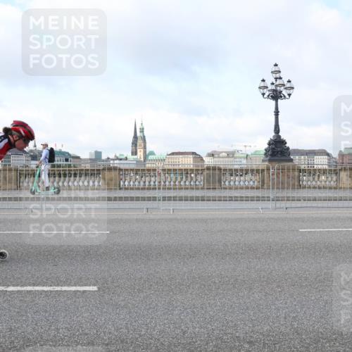 29.06.2025 - hella hamburg halbmarathon Lena Gebhardt http://msf.ph/oto/8367770 29.06.2025 08:49:53 Lombardsbrücke 399 meine-sportfotos.de