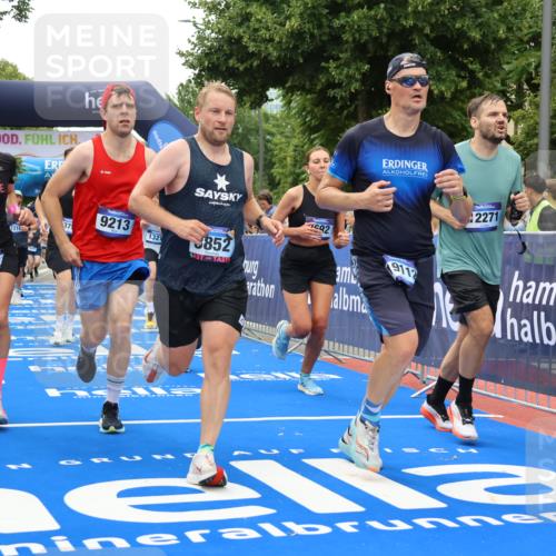 29.06.2025 - hella hamburg halbmarathon Strokosch-Dieckow http://msf.ph/oto/8367859 29.06.2025 10:49:59 Ziel 1216, 1321, 1507, 2020, 2540, 3562, 3692, 3852, 7100, 7657, 8454, 8455, 9031, 9213, 9303, 9491, 9965, 12203, 12271, 12527, 12733, 13225, 13758, 14257, 16403, 16716, 16732, 16887, 18228, 18657, 18658, 18884, 19112 meine-sportfotos.de