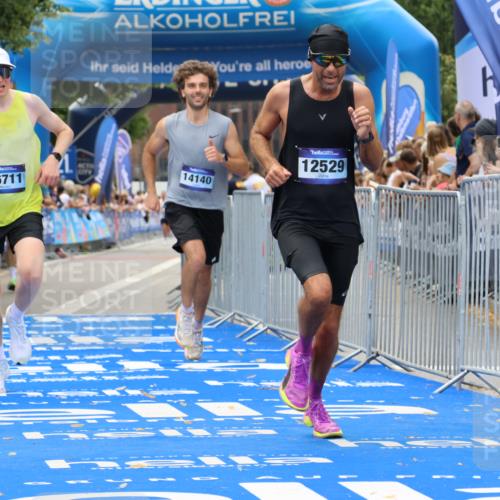 29.06.2025 - hella hamburg halbmarathon Strokosch-Dieckow http://msf.ph/oto/8367873 29.06.2025 10:28:20 Ziel 3075, 5328, 7389, 12529, 14140, 16711 meine-sportfotos.de